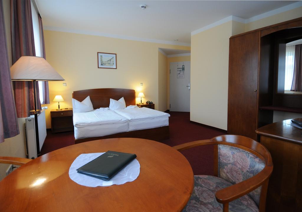 Hotel Doebelner Hof Extérieur photo